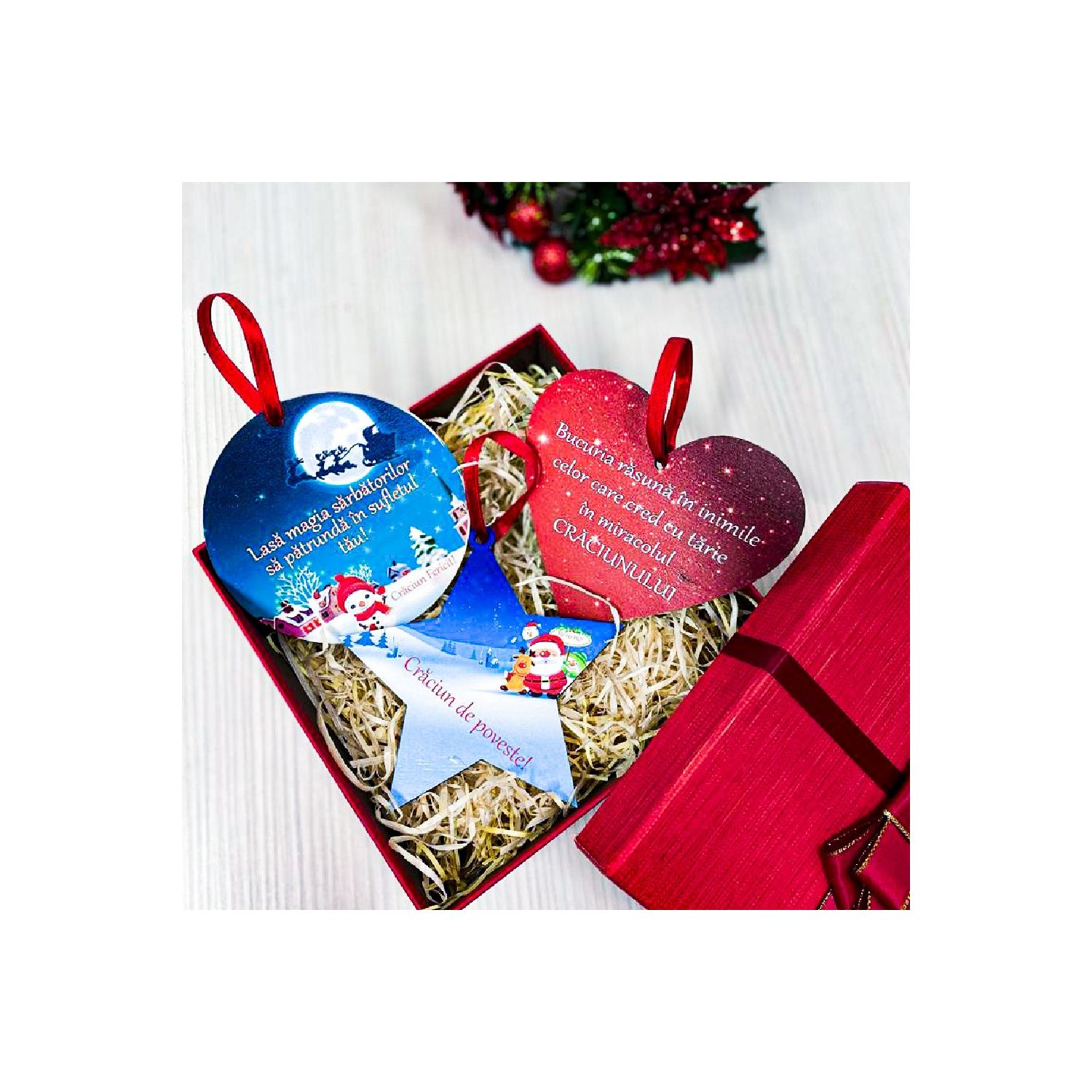 Set de trei globuri cu tematică de Crăciun