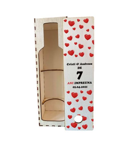 Cutie de vin personalizata cu inimi, nume si data