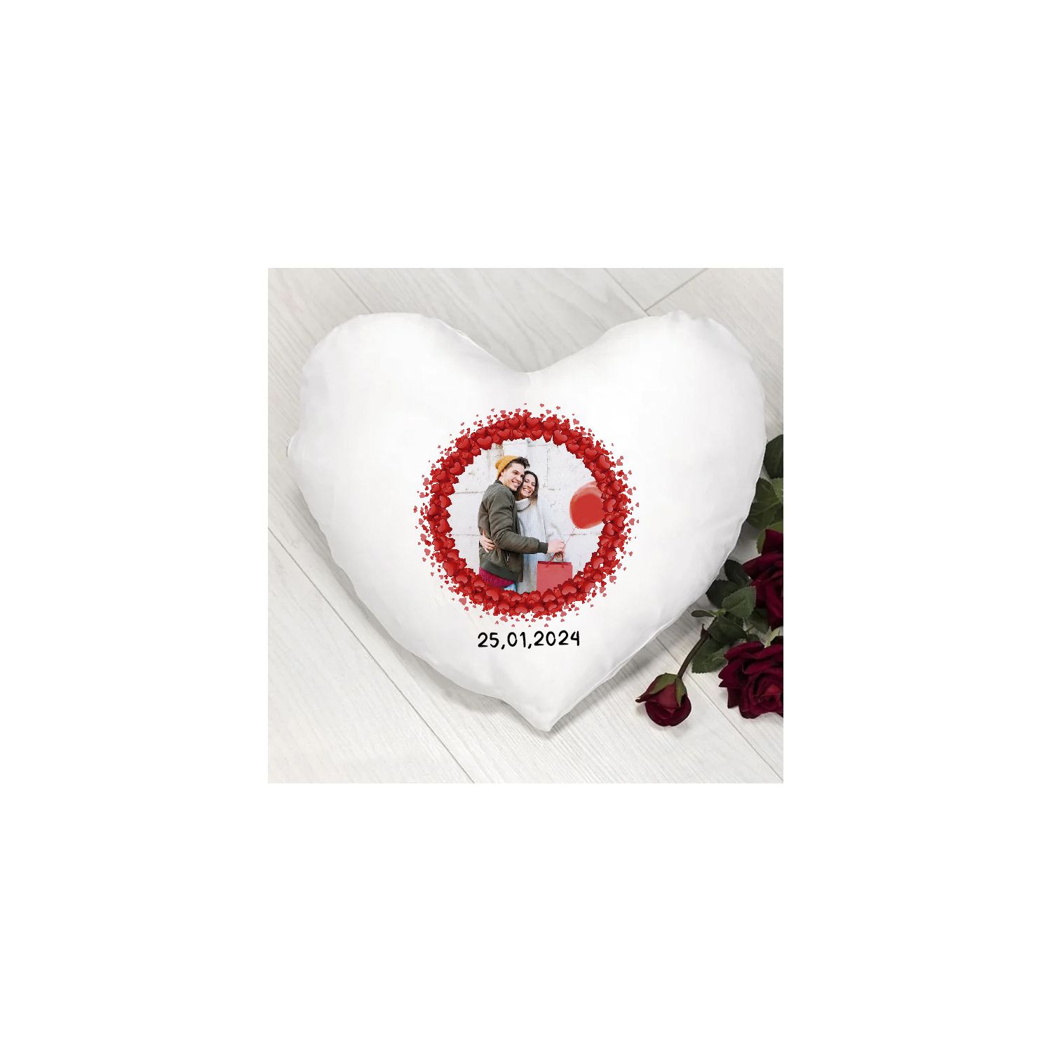 Pernă personalizată în formă de inimă cu o fotografie și dată