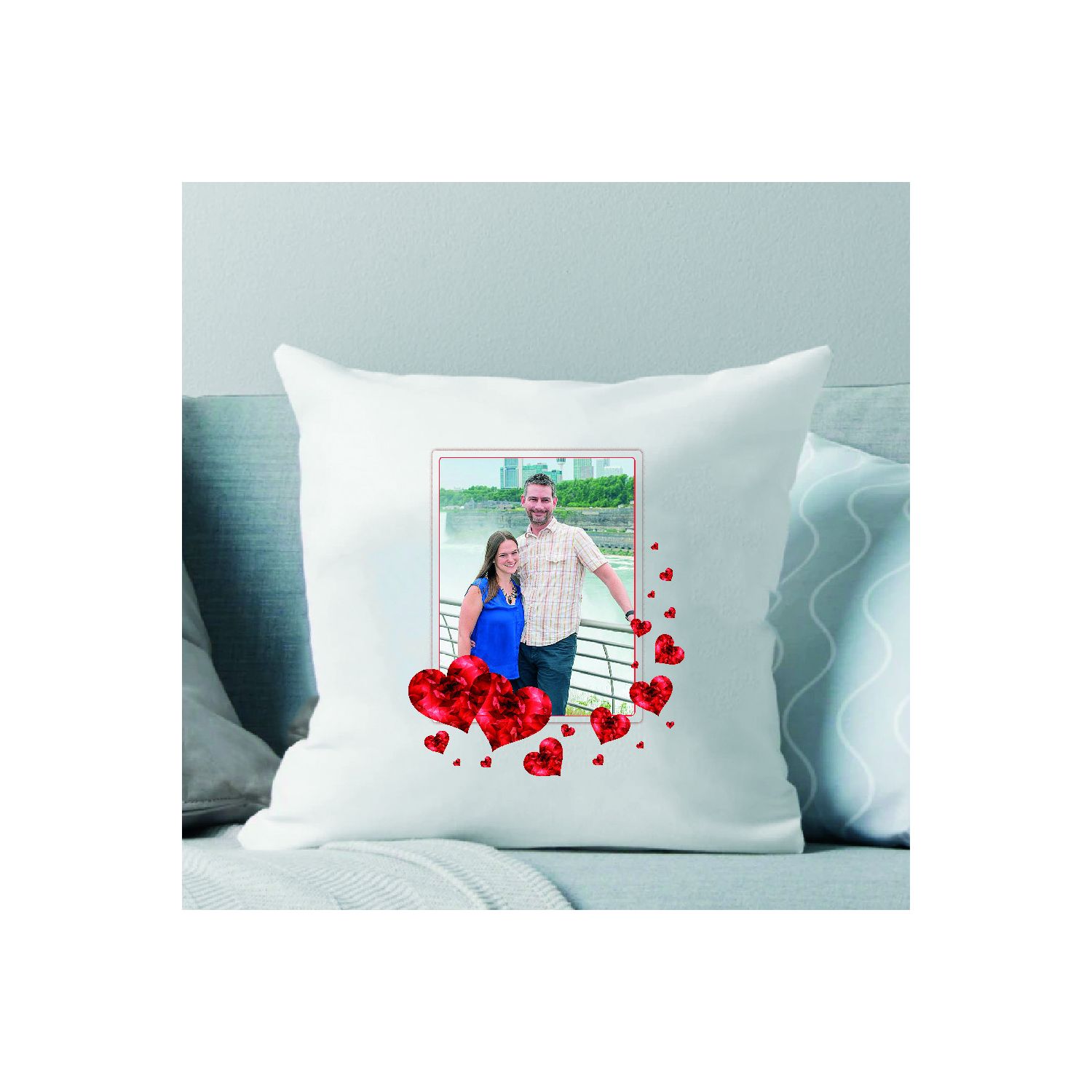 Pernă personalizată cu o fotografie și inimi