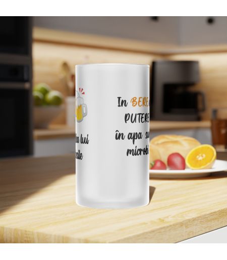 Halbă de bere personalizată „în bere e putere”