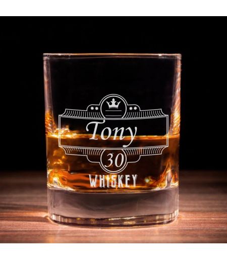 Pahar de whisky personalizat este cadoul perfect.
