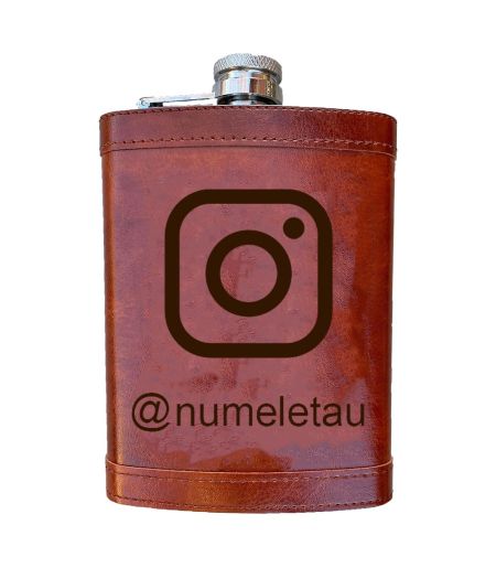 Sticla de buzunar personalizata cu nume instagram