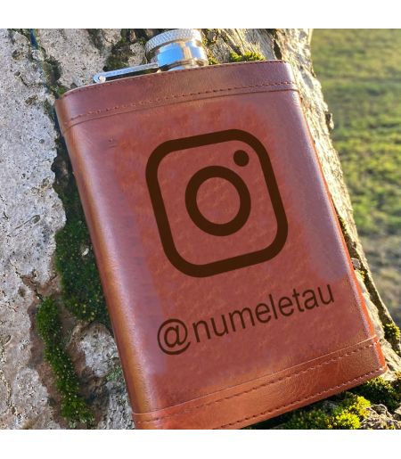 Sticla de buzunar personalizata cu nume instagram