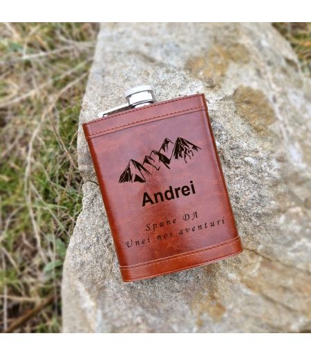 Sticla de buzunar personalizata Aventura